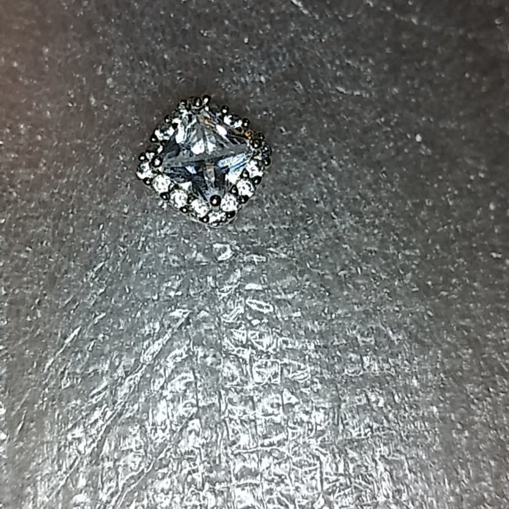 Earring - Picture 6 of 6